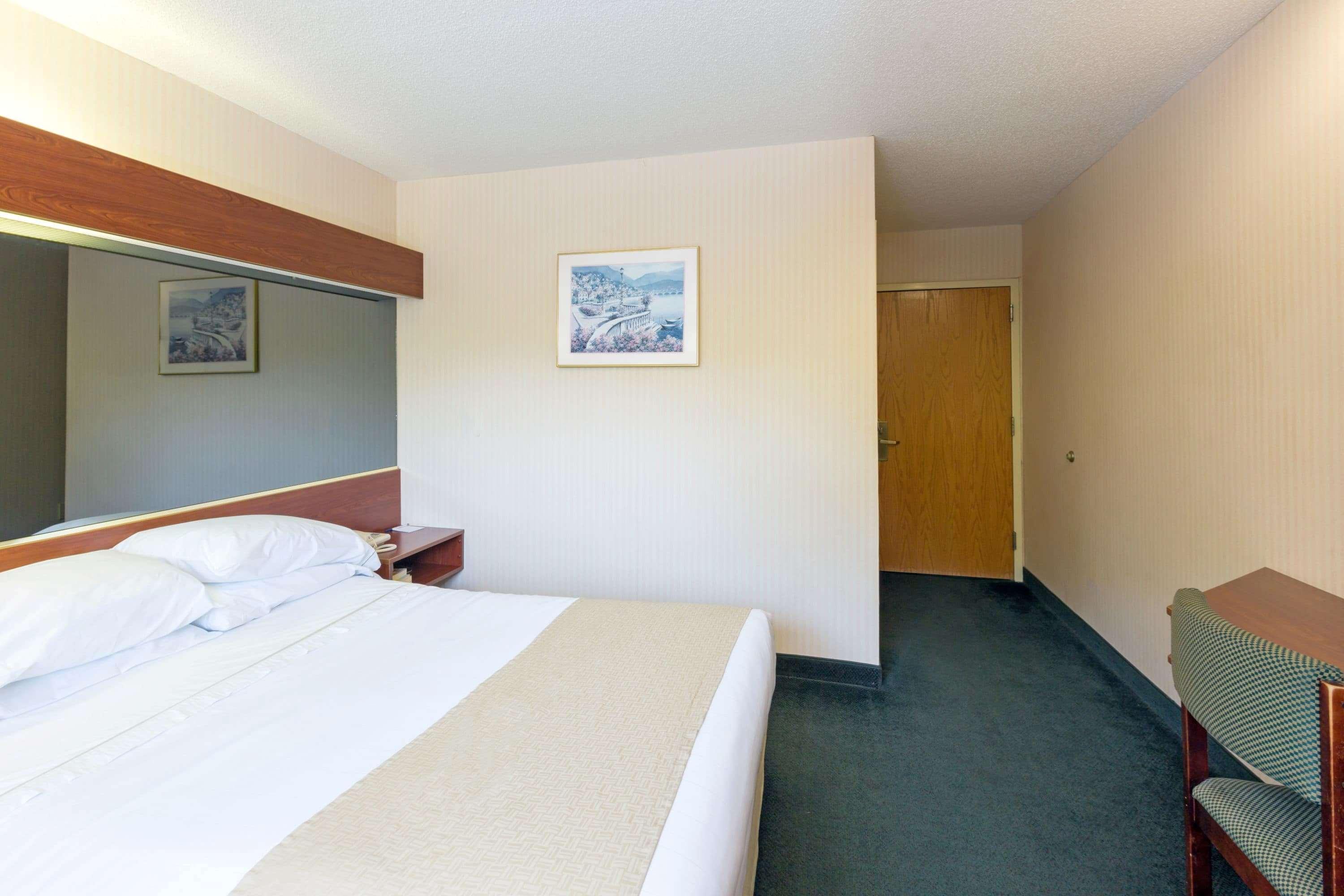 Microtel Inn & Suites By Wyndham Matthews/Charlotte Bagian luar foto