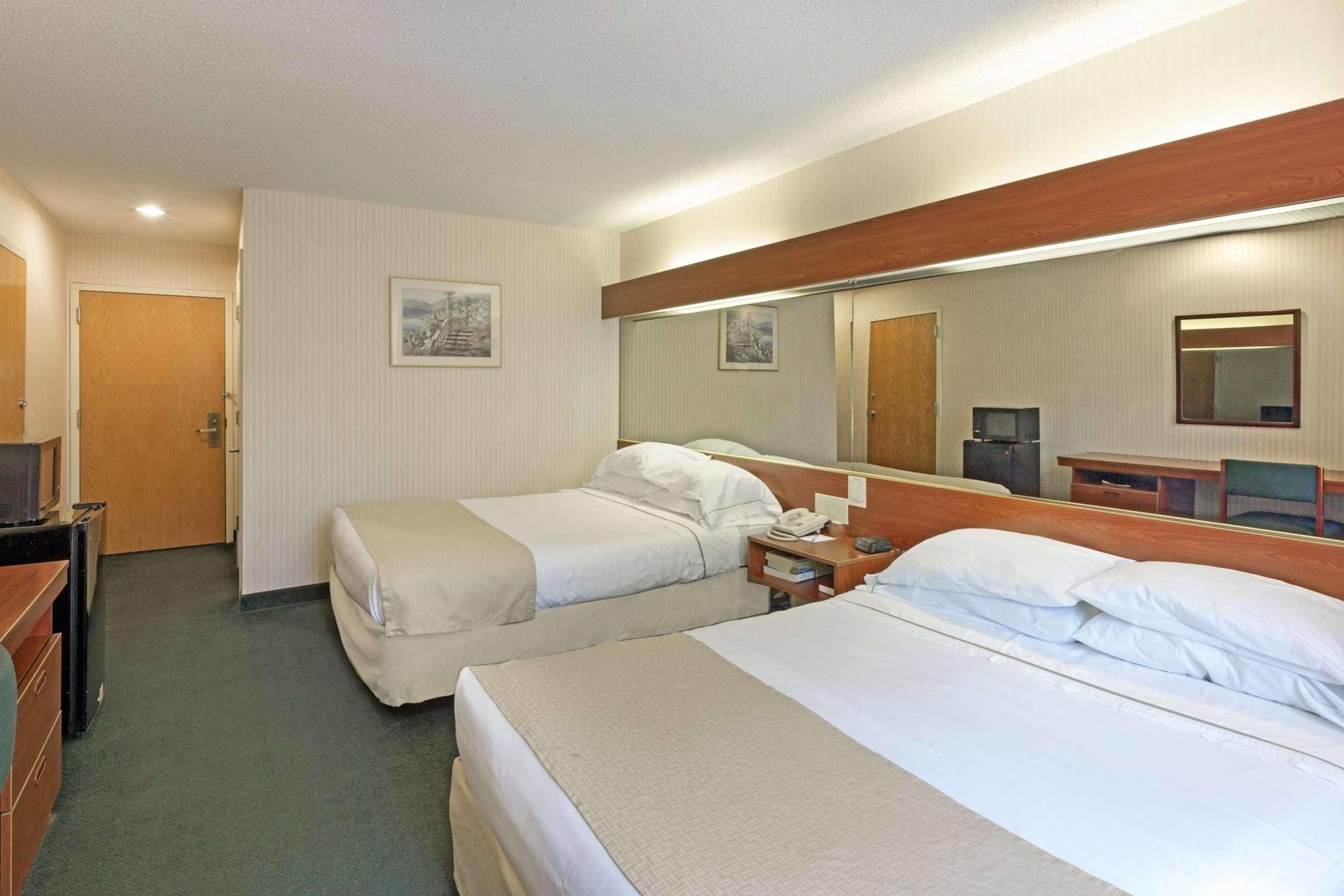 Microtel Inn & Suites By Wyndham Matthews/Charlotte Bagian luar foto